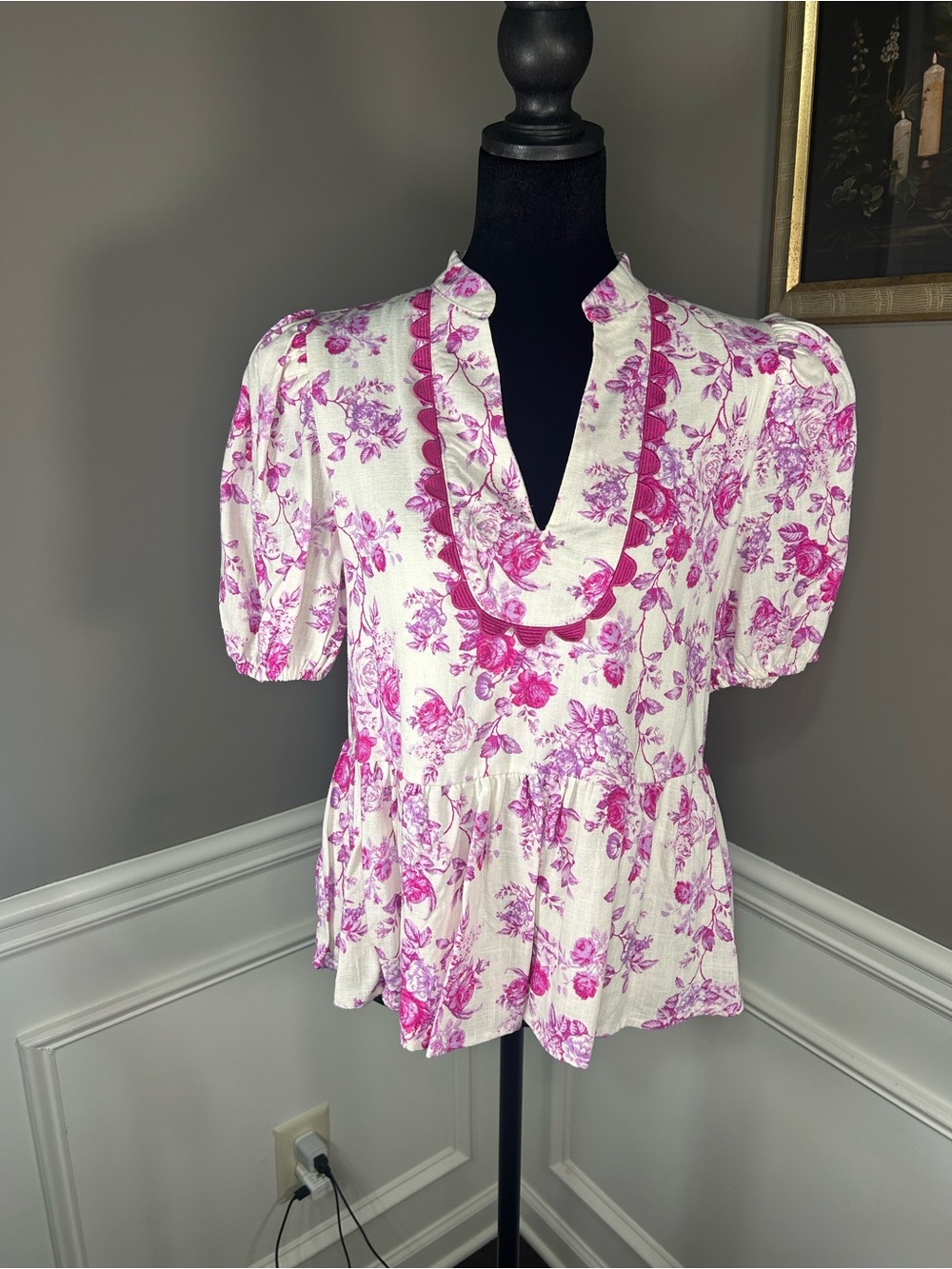 TCEC Floral Peplum Top M Pink Purple Puff Sleeve Scalloped V Neck Linen Blend